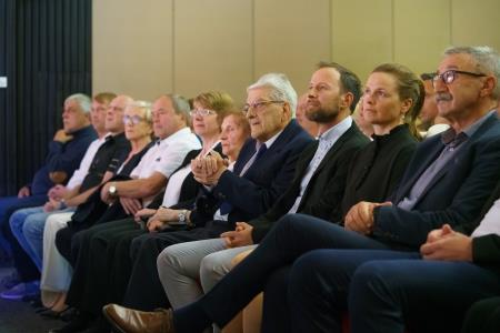 8_Občinstvo v prvi vrsti (2)